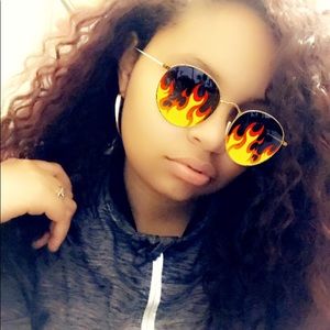 Meet your Posher, Samira